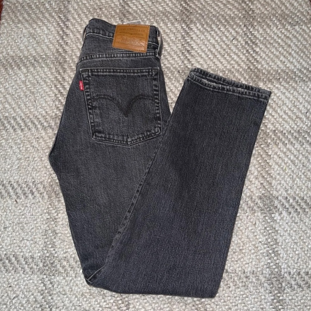 NWOT black Levi wedgie jeans